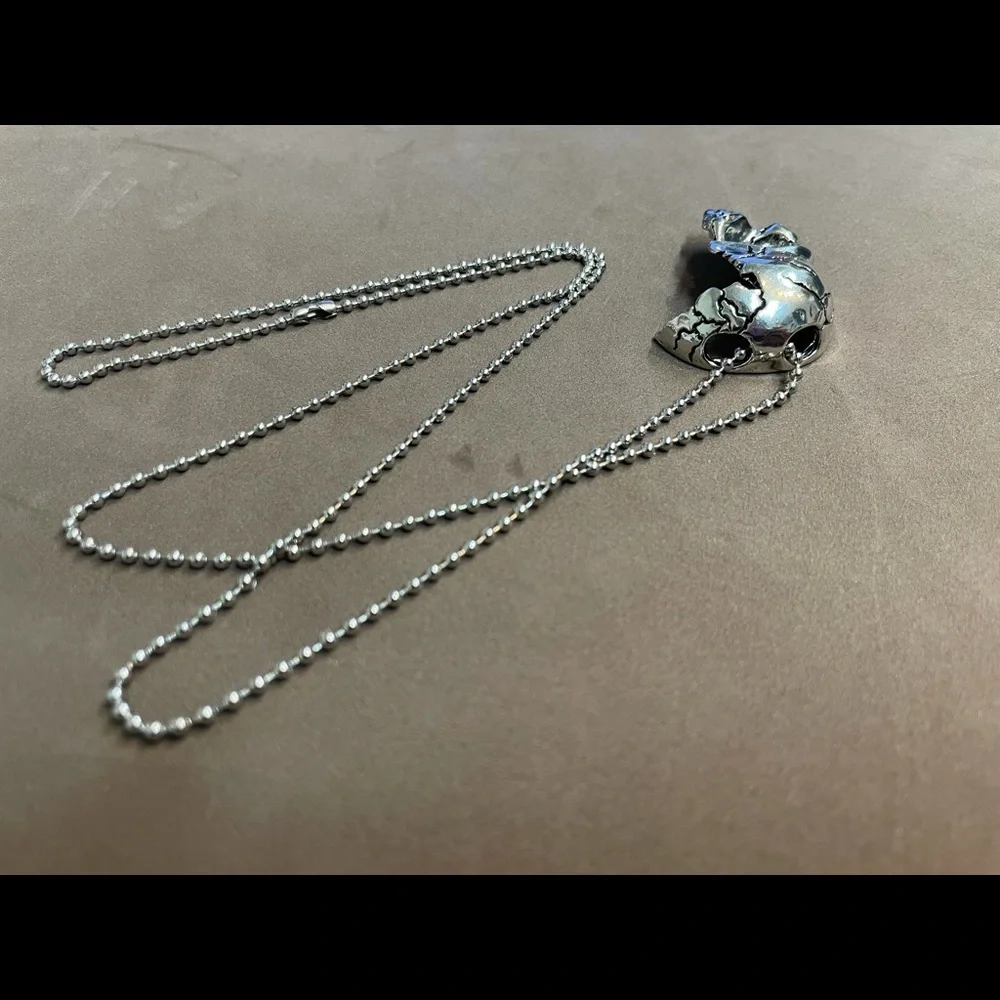 Half Broken Skull Pendant Chain Set